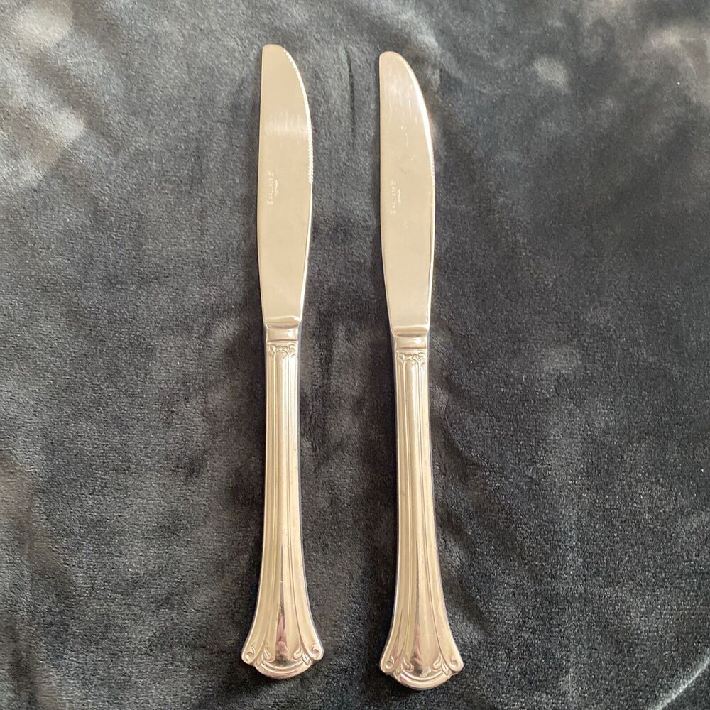 2 Wallace Resplendence Glossy 18/10 Stainless Glossy Modern Dinner Knives *READ*